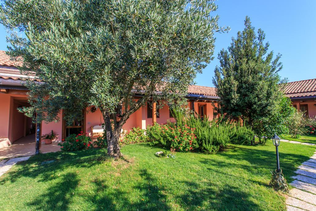 La Corte Dei Rei Aparthotel Кастиадас Екстериор снимка