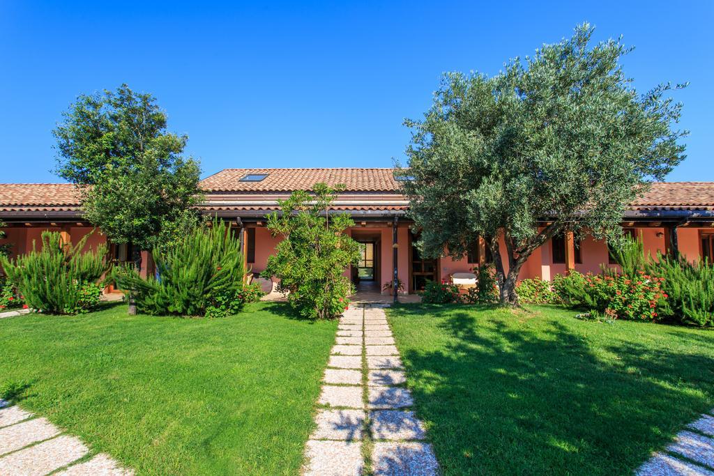 La Corte Dei Rei Aparthotel Кастиадас Екстериор снимка