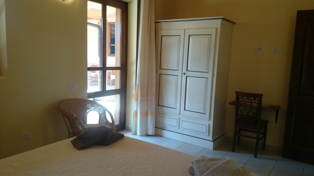 La Corte Dei Rei Aparthotel Кастиадас Екстериор снимка