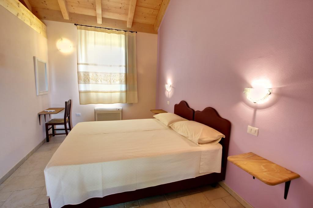 La Corte Dei Rei Aparthotel Кастиадас Стая снимка