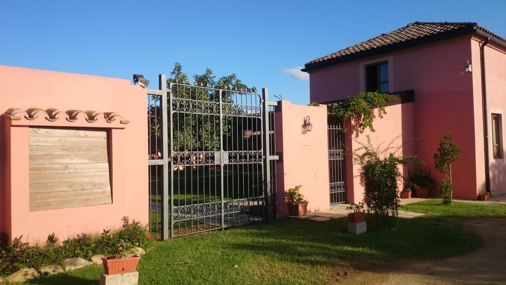 La Corte Dei Rei Aparthotel Кастиадас Екстериор снимка