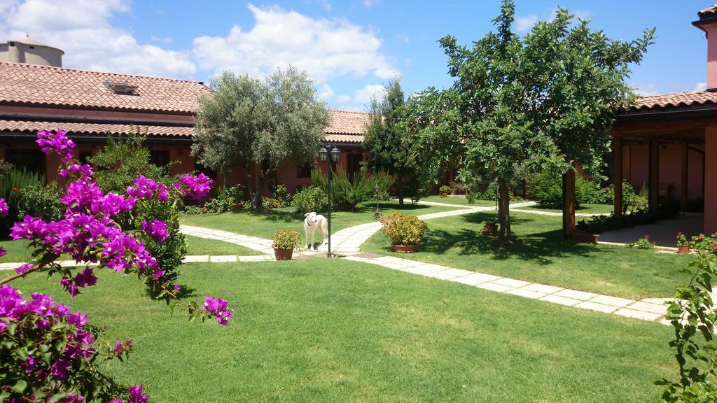 La Corte Dei Rei Aparthotel Кастиадас Екстериор снимка