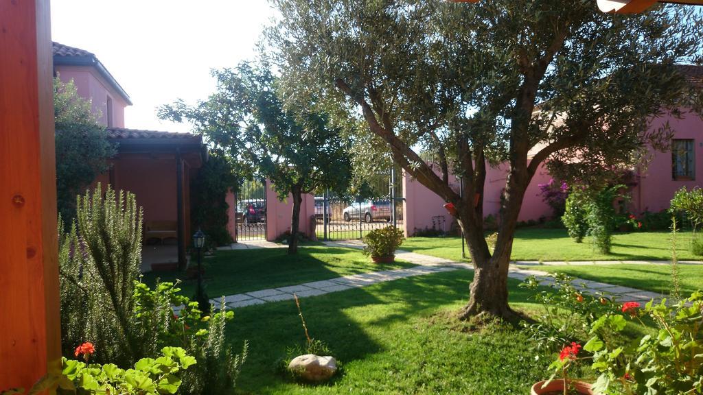 La Corte Dei Rei Aparthotel Кастиадас Екстериор снимка