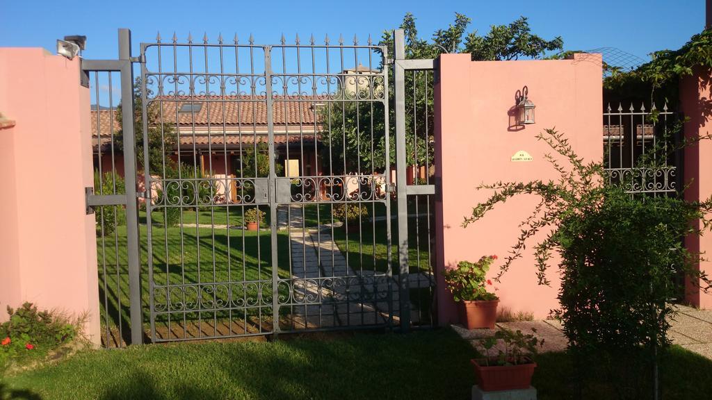 La Corte Dei Rei Aparthotel Кастиадас Екстериор снимка