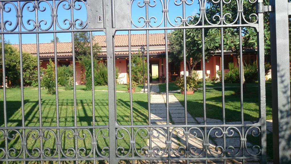La Corte Dei Rei Aparthotel Кастиадас Екстериор снимка