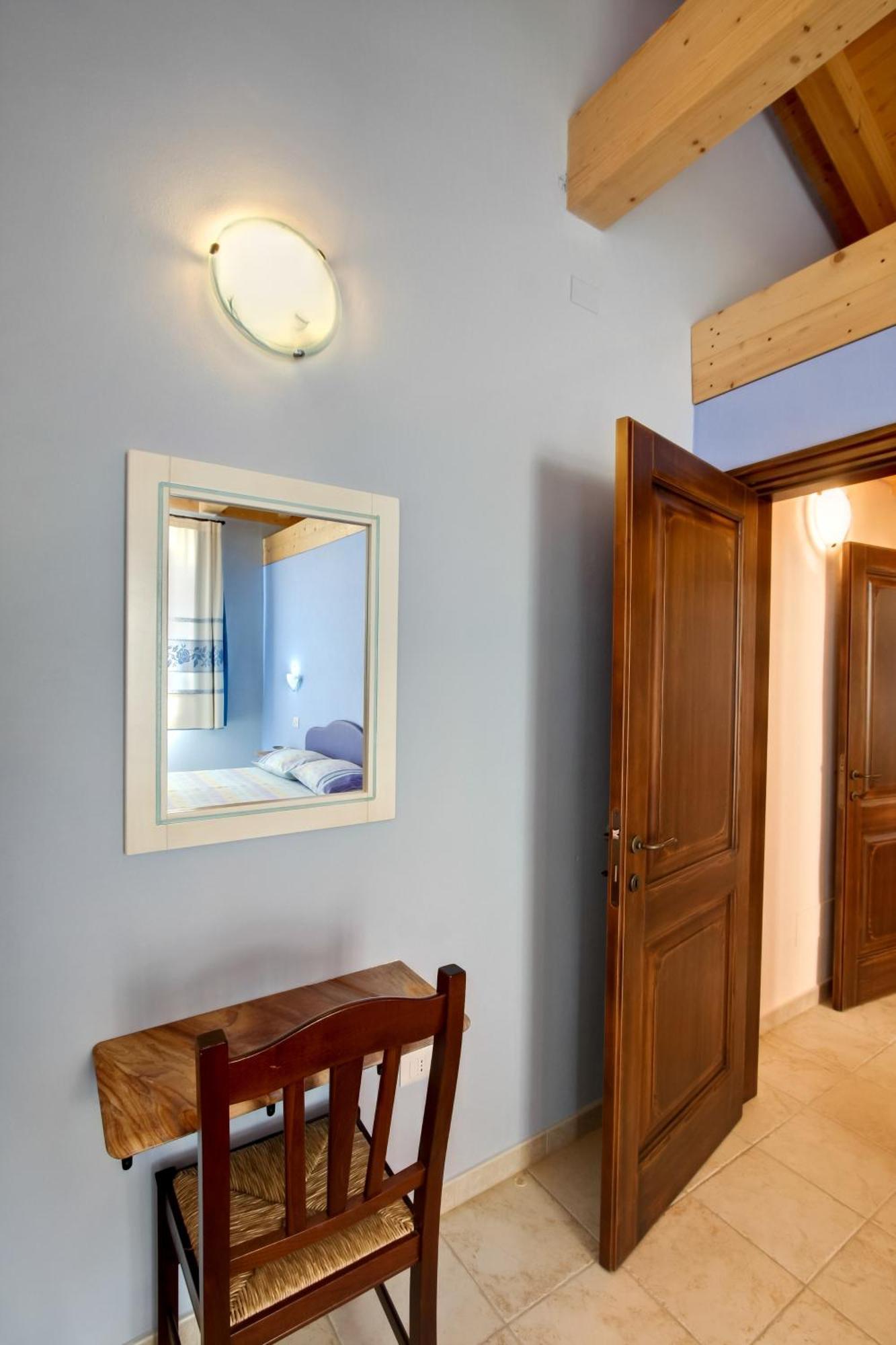 La Corte Dei Rei Aparthotel Кастиадас Екстериор снимка