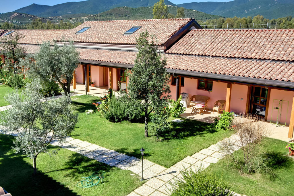 La Corte Dei Rei Aparthotel Кастиадас Екстериор снимка