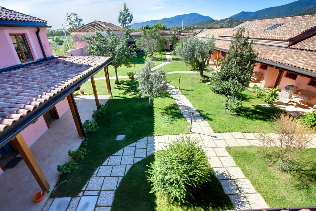 La Corte Dei Rei Aparthotel Кастиадас Екстериор снимка