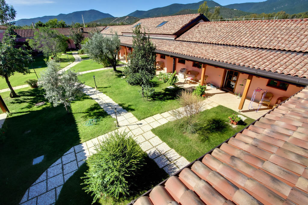La Corte Dei Rei Aparthotel Кастиадас Екстериор снимка