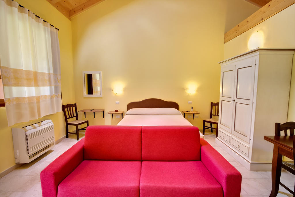 La Corte Dei Rei Aparthotel Кастиадас Стая снимка