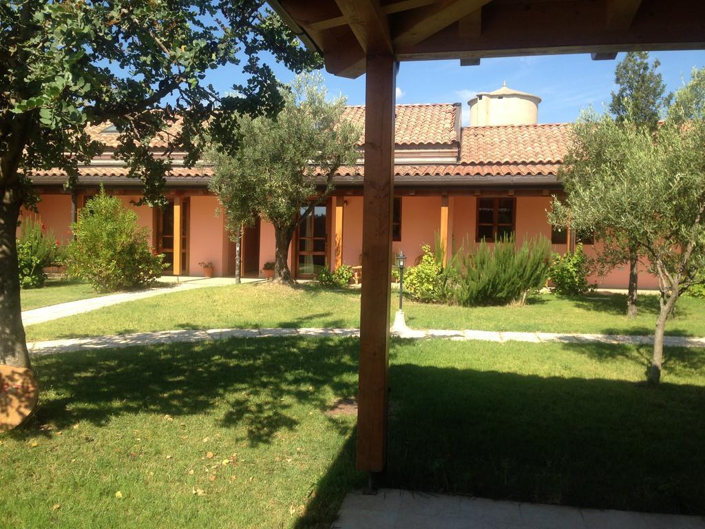 La Corte Dei Rei Aparthotel Кастиадас Екстериор снимка