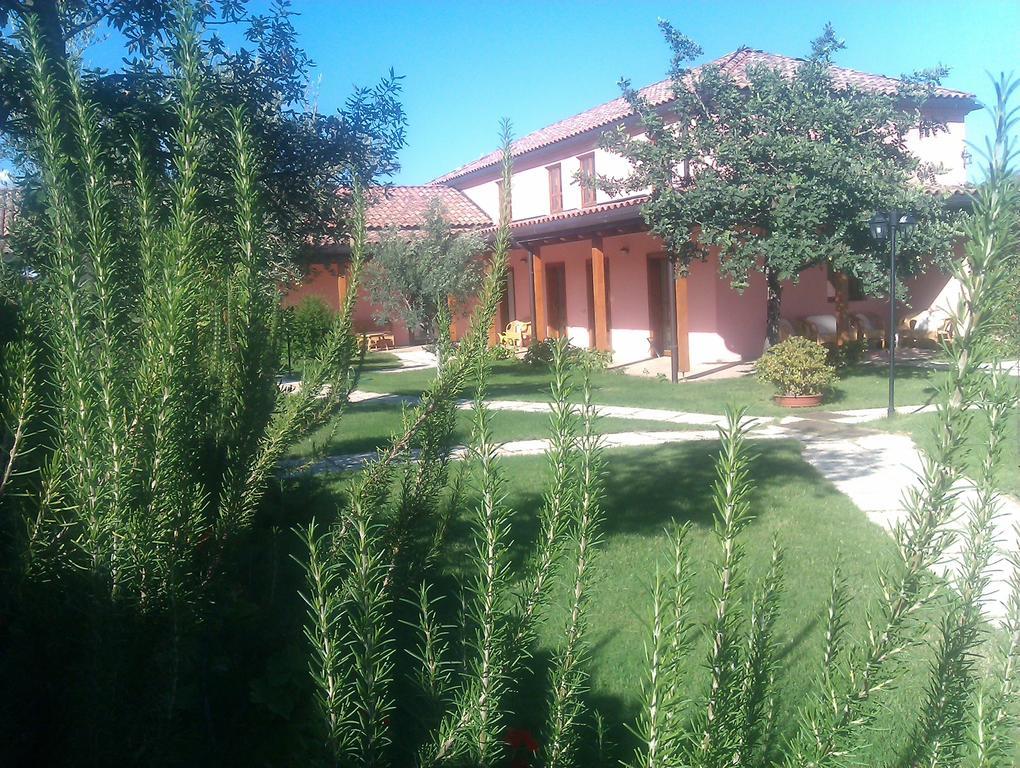 La Corte Dei Rei Aparthotel Кастиадас Екстериор снимка