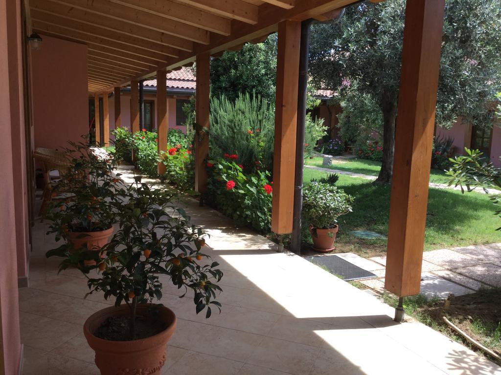 La Corte Dei Rei Aparthotel Кастиадас Екстериор снимка