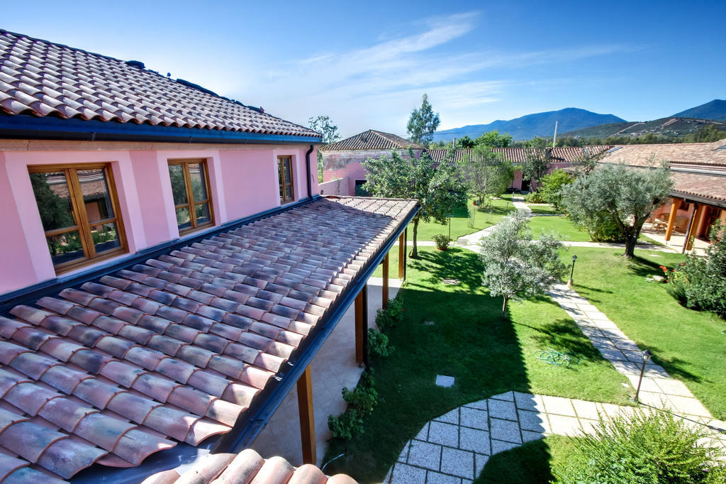 La Corte Dei Rei Aparthotel Кастиадас Екстериор снимка