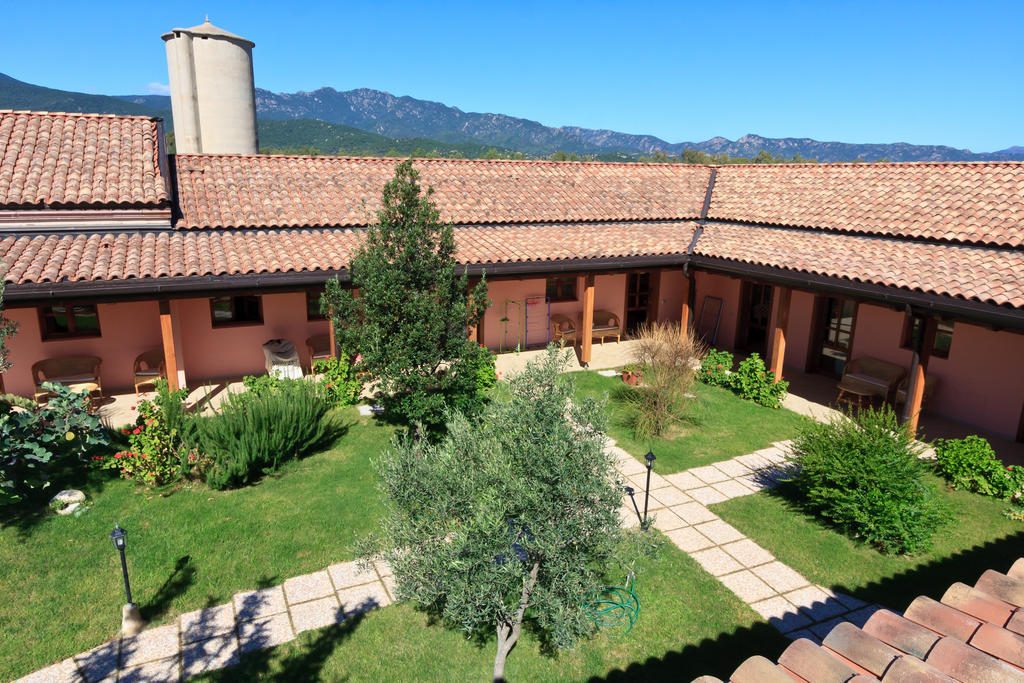 La Corte Dei Rei Aparthotel Кастиадас Екстериор снимка